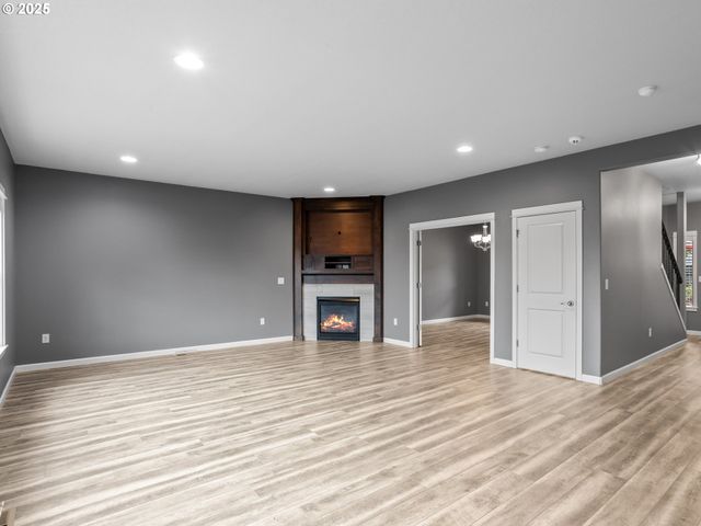 310 Sw MT ADAMS St, Mc Minnville, OR 97128