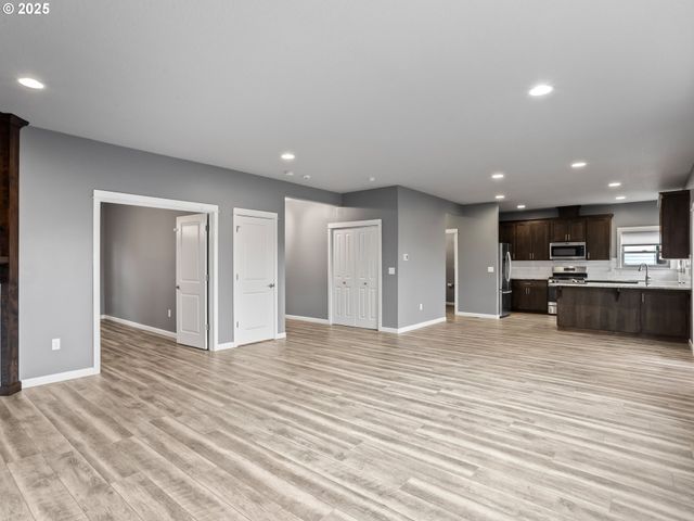 310 Sw MT ADAMS St, Mc Minnville, OR 97128