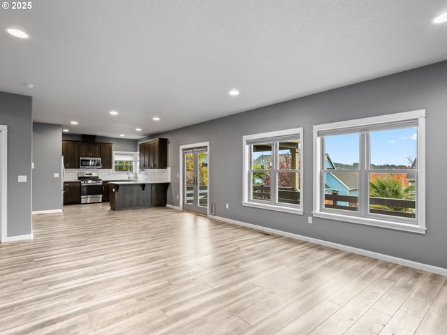 310 Sw MT ADAMS St, Mc Minnville, OR 97128