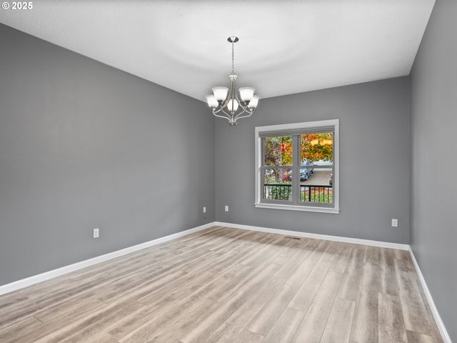 310 Sw MT ADAMS St, Mc Minnville, OR 97128