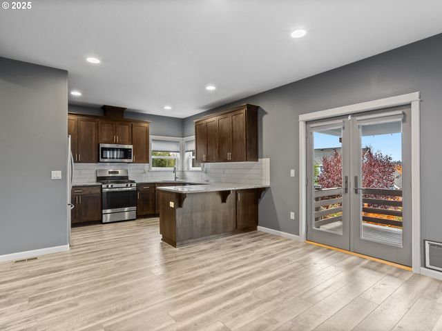 310 Sw MT ADAMS St, Mc Minnville, OR 97128