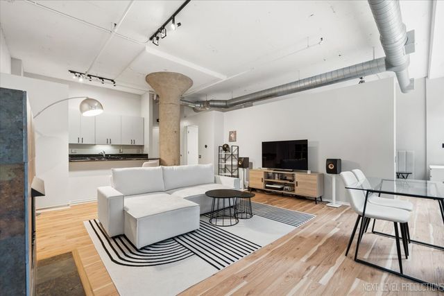130 S Canal Street 210, Chicago, IL 60606