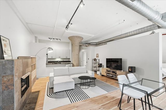 130 S Canal Street 210, Chicago, IL 60606