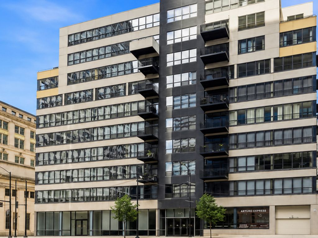 130 S Canal Street 210, Chicago, IL 60606