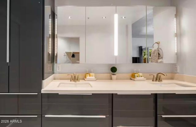 7021 E EARLL Drive 117, Scottsdale, AZ 85251