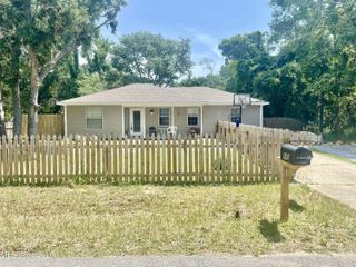 900 Orange Street, Ocean Springs, MS 39564