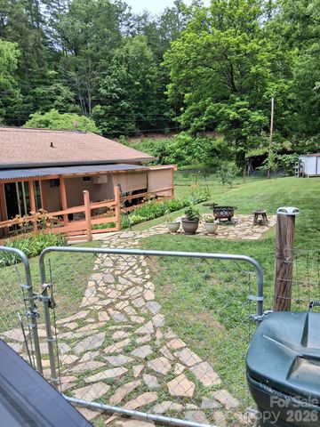 450 W Piney Mountain Road, Whittier, NC 28789