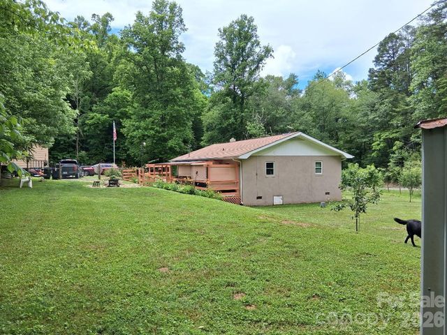 450 W Piney Mountain Road, Whittier, NC 28789