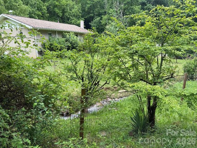 450 W Piney Mountain Road, Whittier, NC 28789
