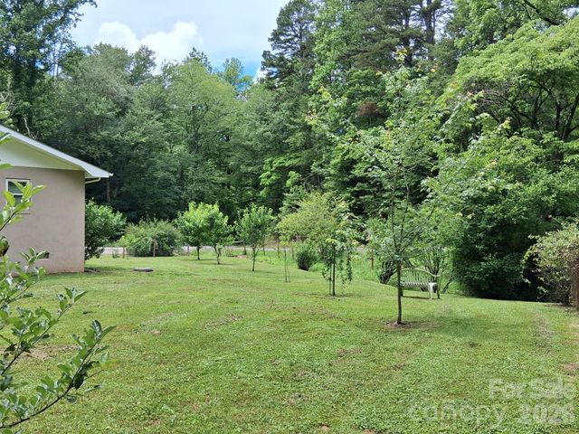 450 W Piney Mountain Road, Whittier, NC 28789