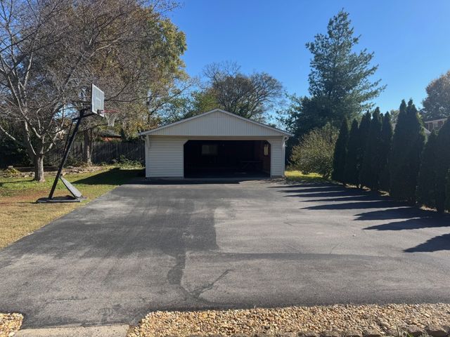 1101 Hazelwood Dr, Smyrna, TN 37167