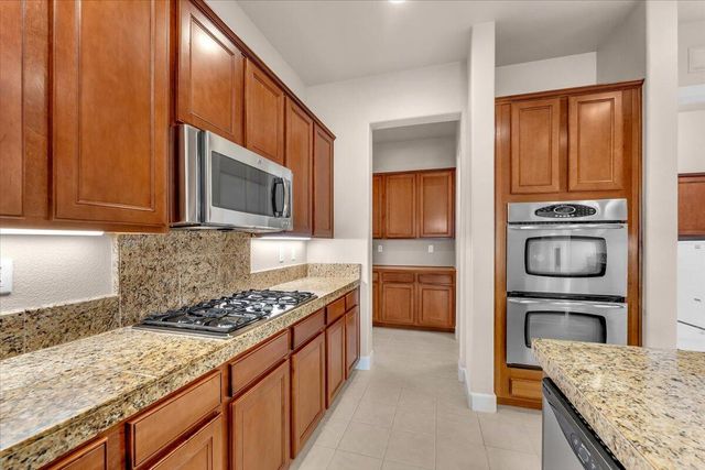 607 Woodacre Drive, Redding, CA 96002