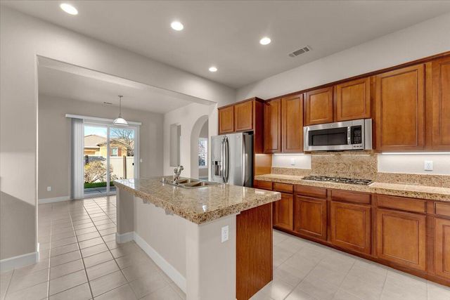 607 Woodacre Drive, Redding, CA 96002