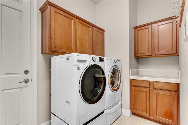 607 Woodacre Drive, Redding, CA 96002