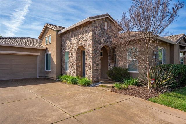 607 Woodacre Drive, Redding, CA 96002