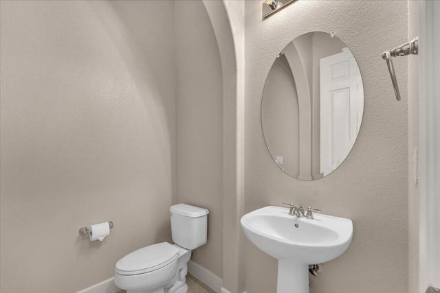 607 Woodacre Drive, Redding, CA 96002