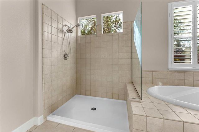 607 Woodacre Drive, Redding, CA 96002