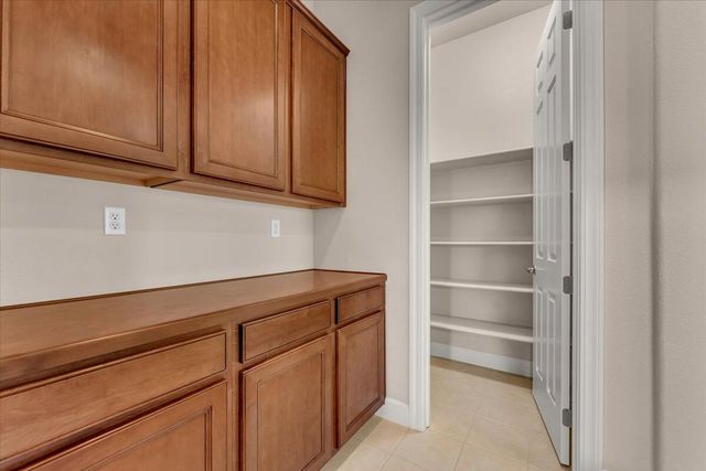 607 Woodacre Drive, Redding, CA 96002