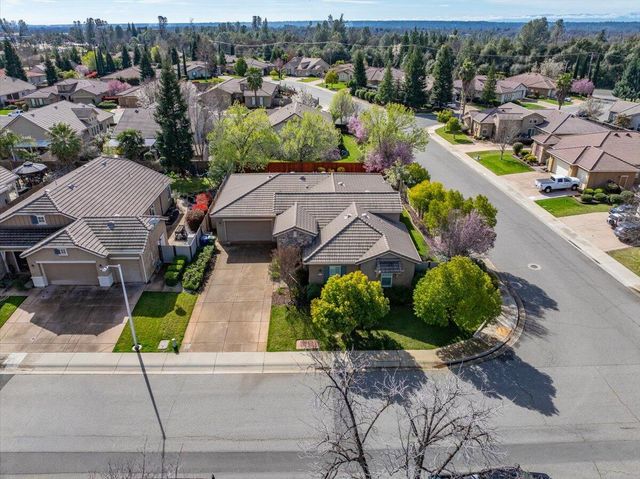 607 Woodacre Drive, Redding, CA 96002