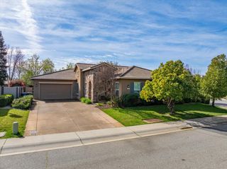 607 Woodacre Drive, Redding, CA 96002