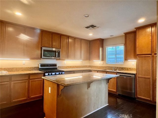 334 N Placer Privado, Ontario, CA 91764