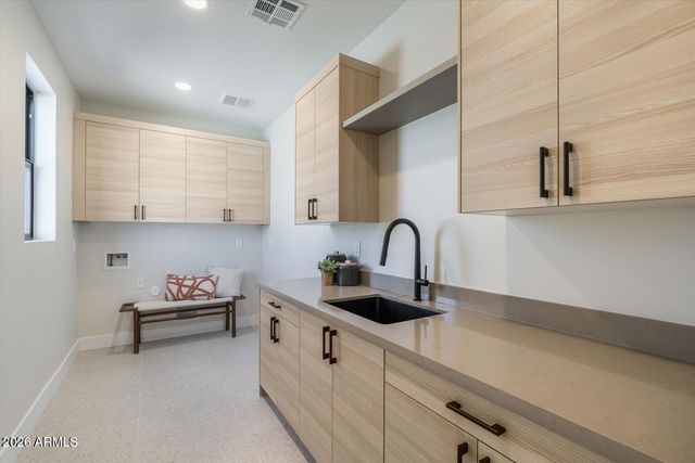 6324 N 10TH Drive, Phoenix, AZ 85013