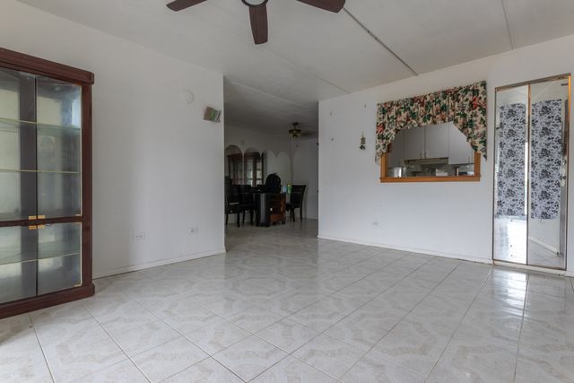 212 Shorewood Drive 1B, Glendale Heights, IL 60139