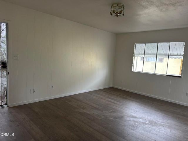 1165 E 42nd Place 1165, Los Angeles, CA 90011