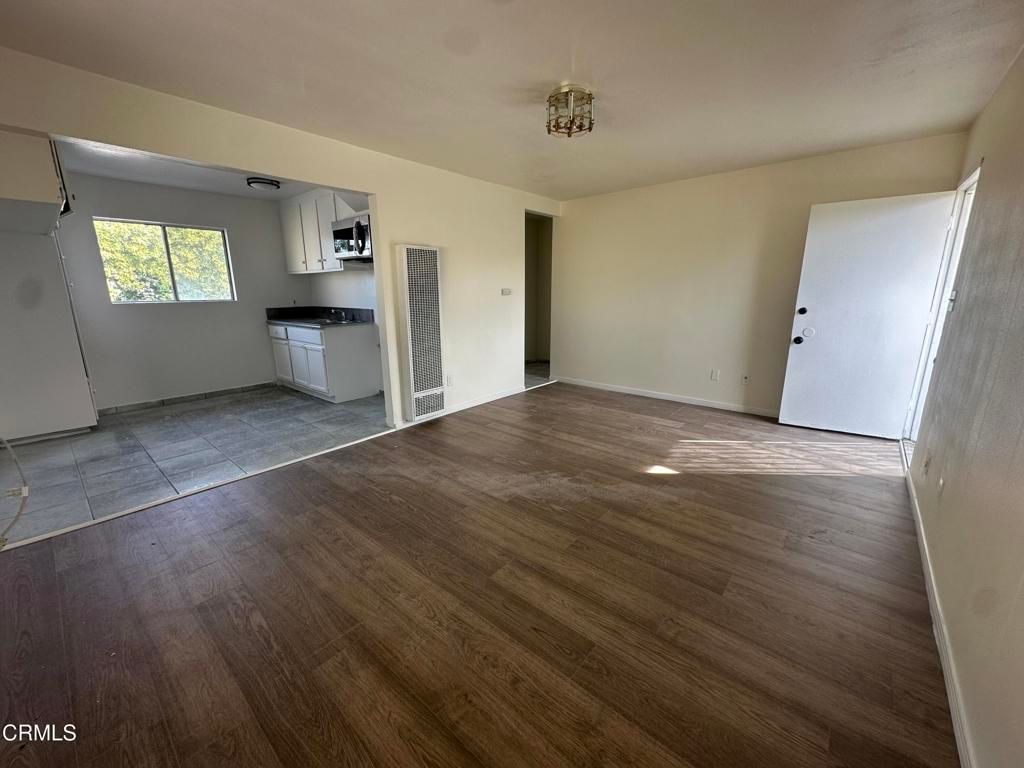 1165 E 42nd Place 1165, Los Angeles, CA 90011