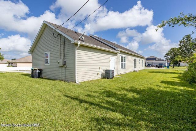 195 Benchor Road NW, Palm Bay, FL 32907