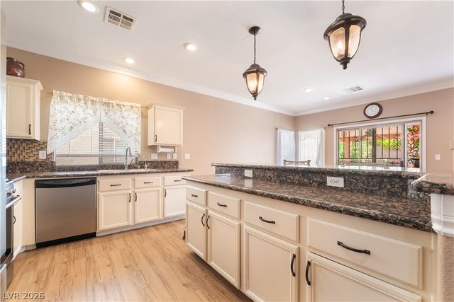 5910 Terra Grande Avenue, Las Vegas, NV 89122