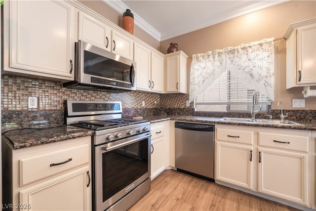 5910 Terra Grande Avenue, Las Vegas, NV 89122
