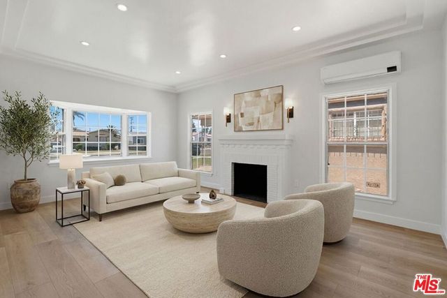 9470 S Harvard Boulevard, Los Angeles, CA 90047