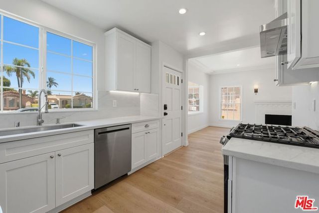 9470 S Harvard Boulevard, Los Angeles, CA 90047