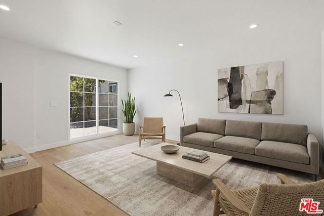 9470 S Harvard Boulevard, Los Angeles, CA 90047
