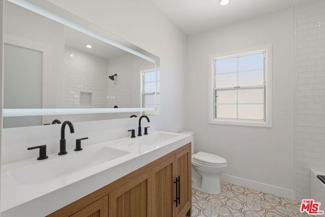 9470 S Harvard Boulevard, Los Angeles, CA 90047