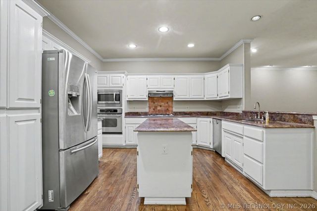 6828 S Richmond Place, Tulsa, OK 74136