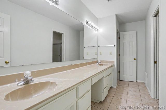 6828 S Richmond Place, Tulsa, OK 74136