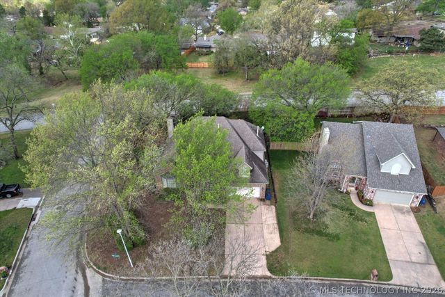 6828 S Richmond Place, Tulsa, OK 74136