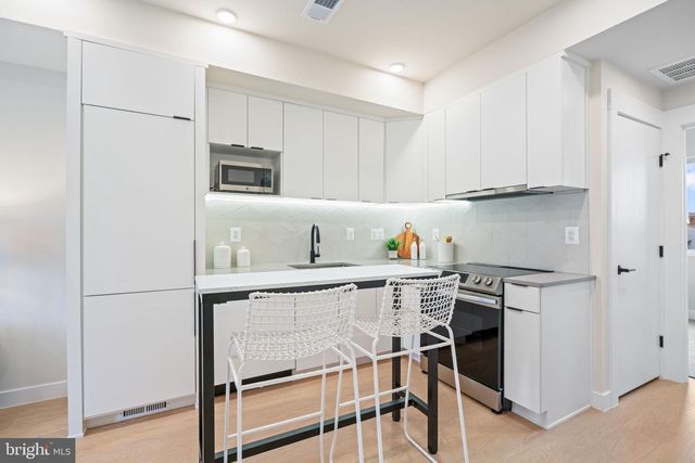 733 8TH ST SE #301, Washington, DC 20003