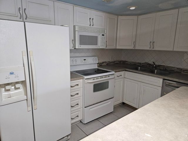 5570 NW 44th Street NW 107a, Lauderhill, FL 33319