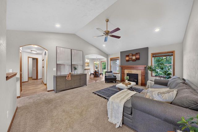 3875 DUCHESS LANE, Oshkosh, WI 54904