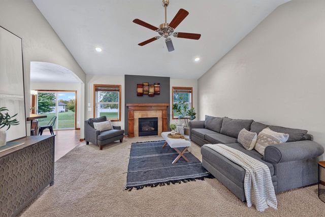 3875 DUCHESS LANE, Oshkosh, WI 54904