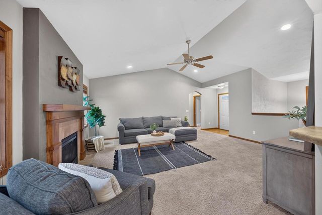 3875 DUCHESS LANE, Oshkosh, WI 54904