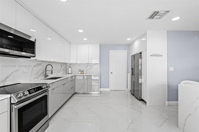 8210 SW 3 COURT, North Lauderdale, FL 33068