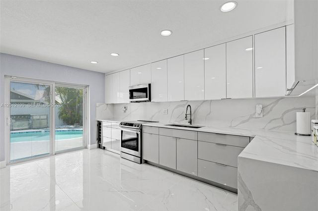 8210 SW 3 COURT, North Lauderdale, FL 33068