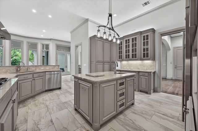 14819 Bellbrook Drive, Addison, TX 75254