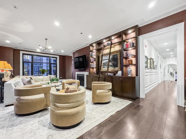 2350 N Orchard Street 701, Chicago, IL 60614