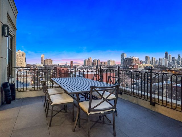 2350 N Orchard Street 701, Chicago, IL 60614