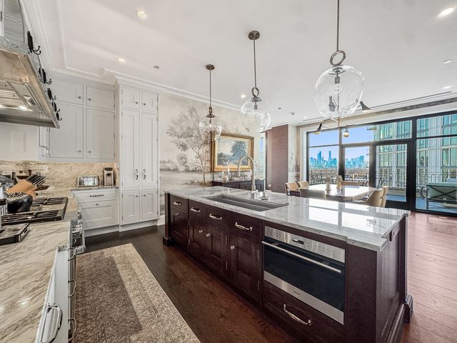 2350 N Orchard Street 701, Chicago, IL 60614